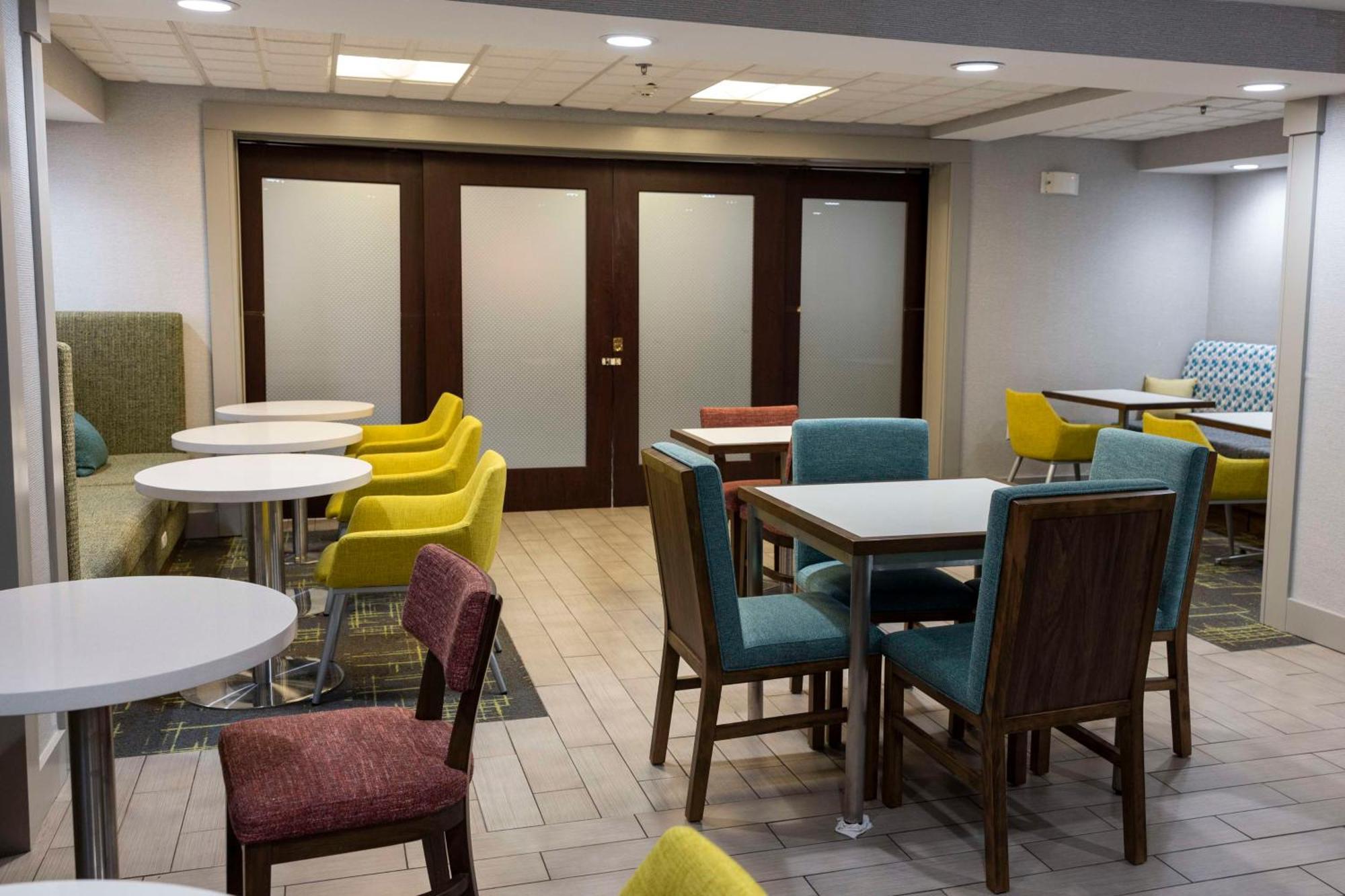 Hampton Kent/akron Area Hotel