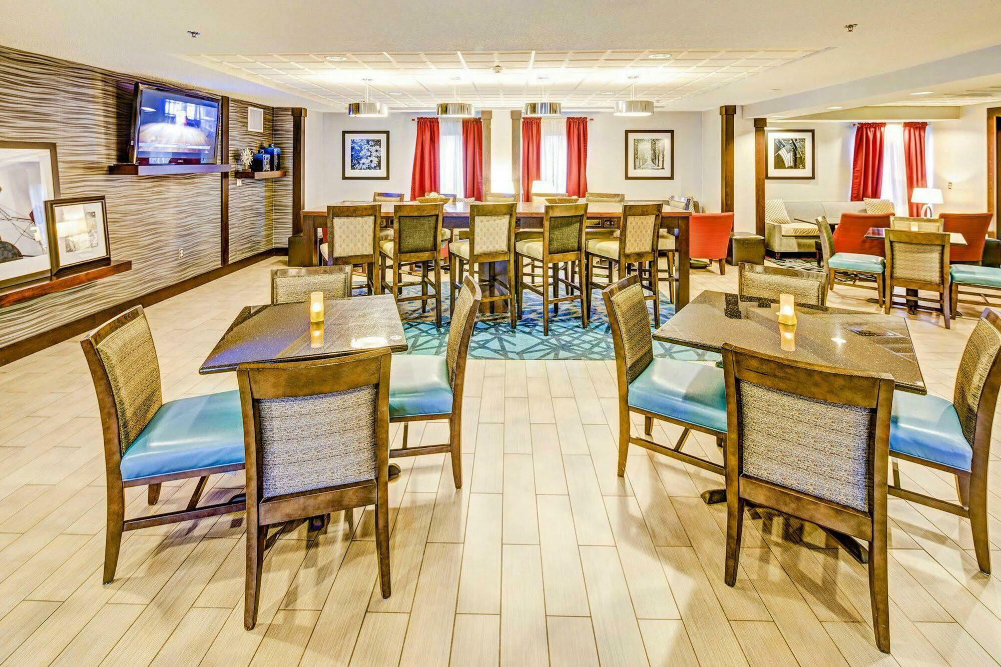 Hampton Kent/akron Area Hotel 3*